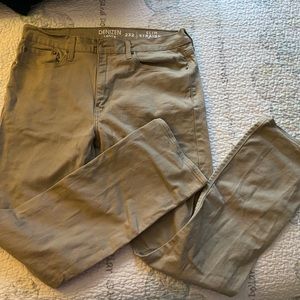 Men’s relaxed khaki jeans 34x32